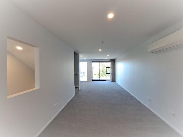 Townhouse for rent in Paremoremo