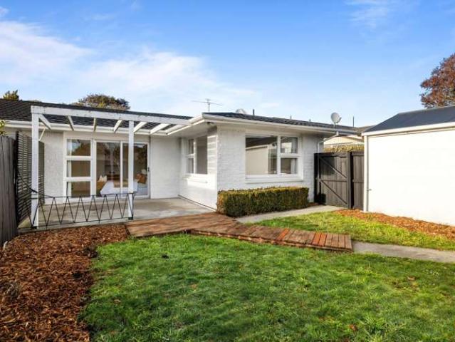 House for sale in Chaslands, Canterbury