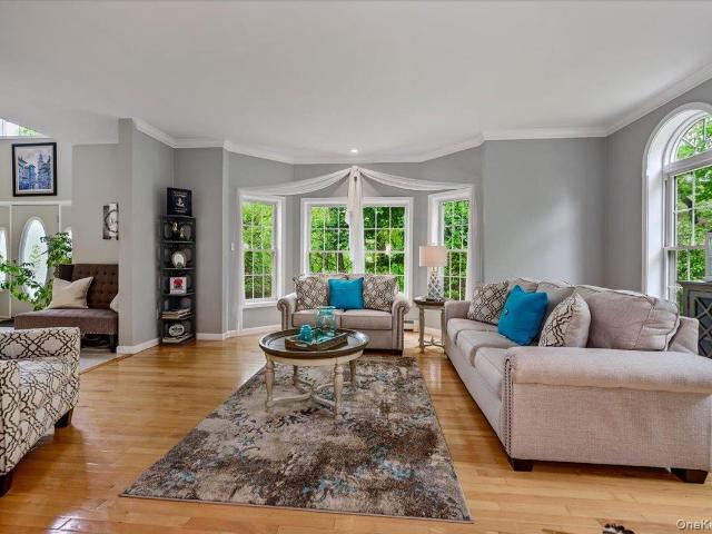 House for sale in Baldwin Place, New York