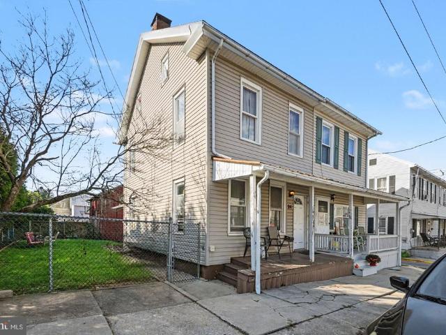 Townhouse for sale in Womelsdorf, Berks County