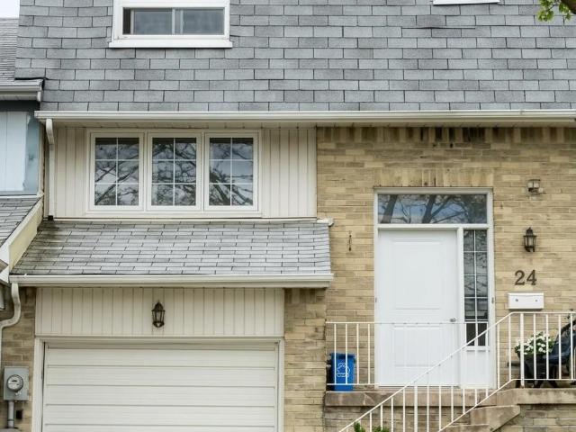 Townhouse for sale in Woburn, Ontario