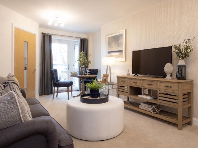 Apartment for rent in Blackhills, Surrey