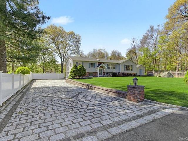 House for sale in Baldwin Place, New York