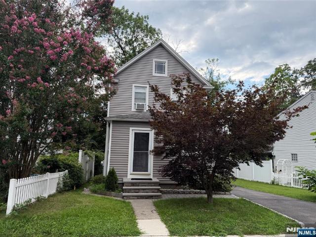 House for sale in Bergenfield, New Jersey