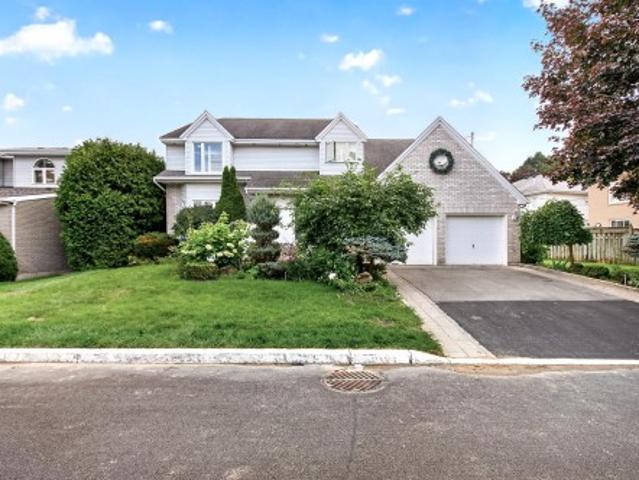 House for sale in Kirkland, Quebec