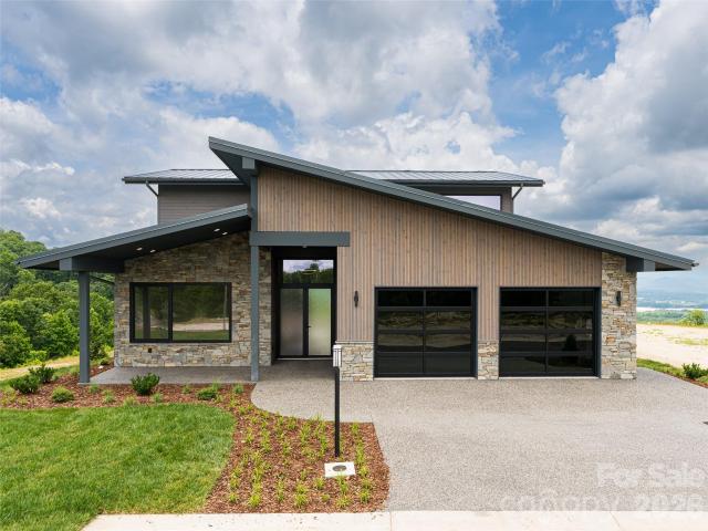 House for sale in Hendersonville, North Carolina