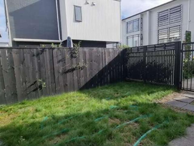 Townhouse for rent in Paremoremo