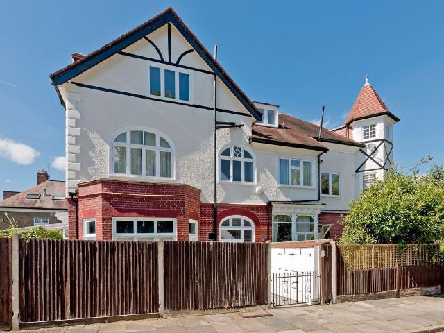 Apartment for rent in London Borough of Richmond upon Thames, Greater London