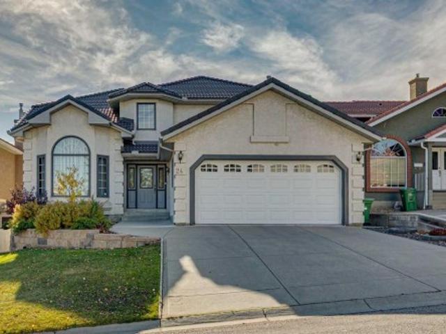 House for sale in Signal Hill, Calgary