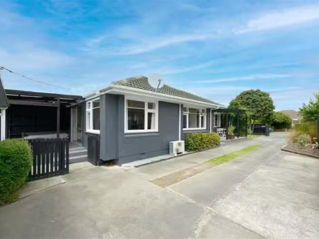 House for sale in Chaslands, Canterbury