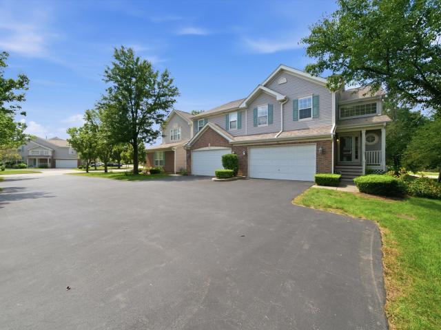 Townhouse for sale in Streamwood, Illinois