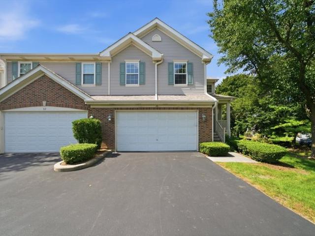 Townhouse for sale in Streamwood, Illinois