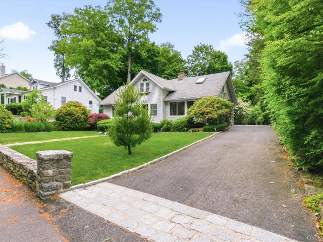 House for sale in Baldwin Place, New York