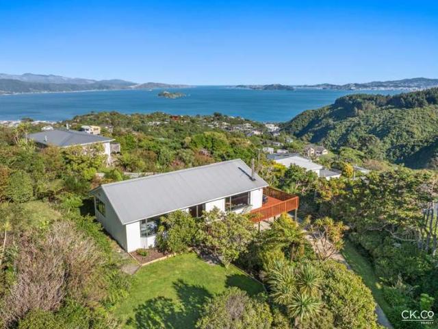 House for sale in Days Bay, Wellington