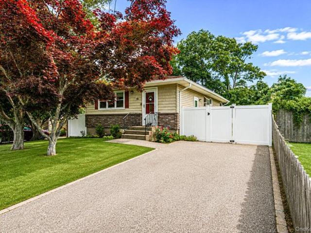 House for sale in Shirley, Town of Brookhaven