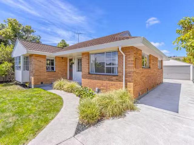 House for sale in Chaslands, Canterbury