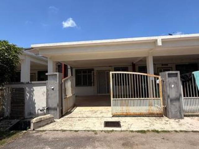 Terraced House for sale in Malaka