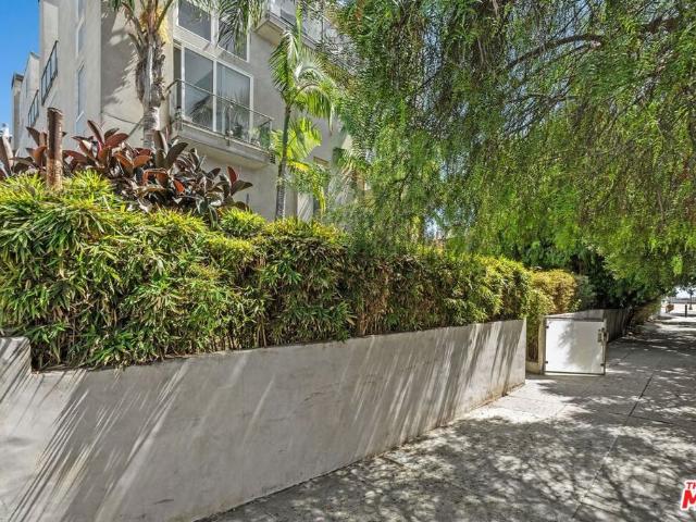 Condo for sale in Canoga Park, California