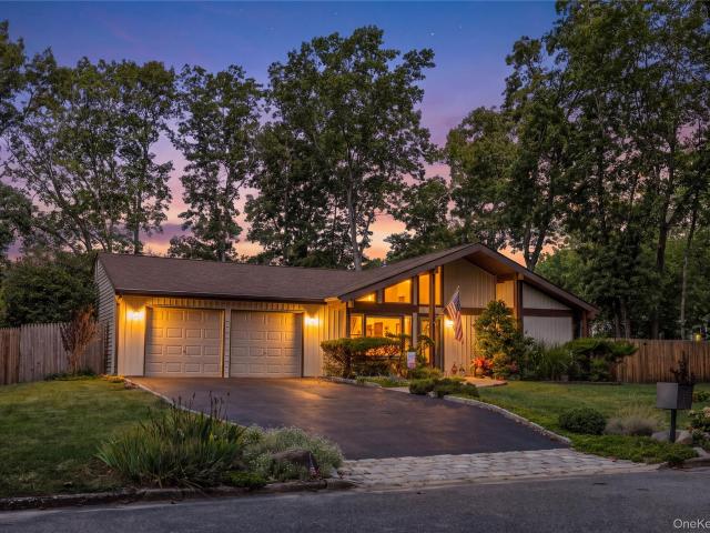 House for sale in Coram, Town of Brookhaven
