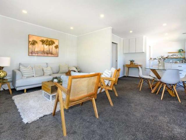 Townhouse for sale in Chaslands, Canterbury