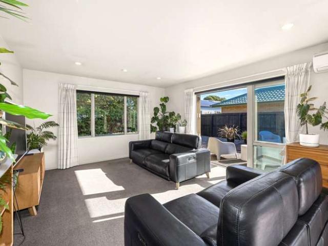 House for sale in Chaslands, Canterbury