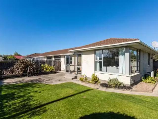 Apartment for sale in Chaslands, Canterbury