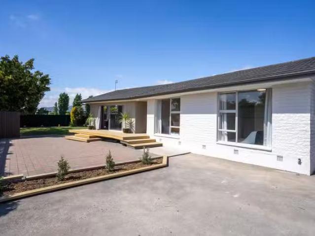House for sale in Chaslands, Canterbury