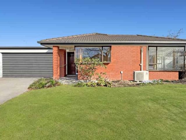 House for rent in Chaslands, Canterbury