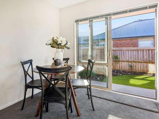 Townhouse for sale in Addington, Canterbury
