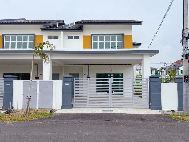 Terraced House for sale in Malaka
