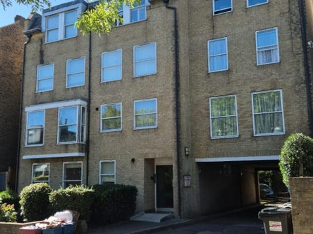 Studio for rent in Strand-on-the-Green, Greater London