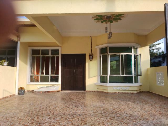 Terraced House for sale in Malaka