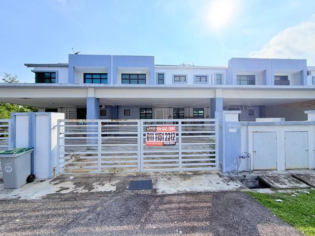 Terraced House for sale in Malaka