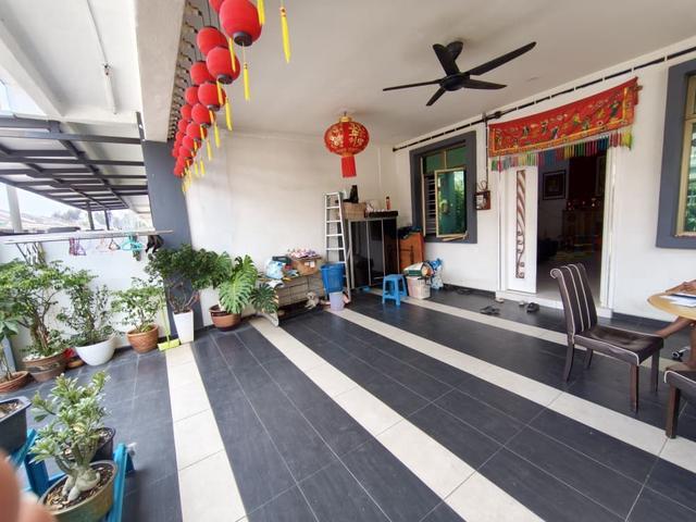 Terraced House for sale in Malaka