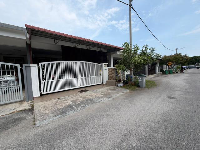 Terraced House for sale in Malaka