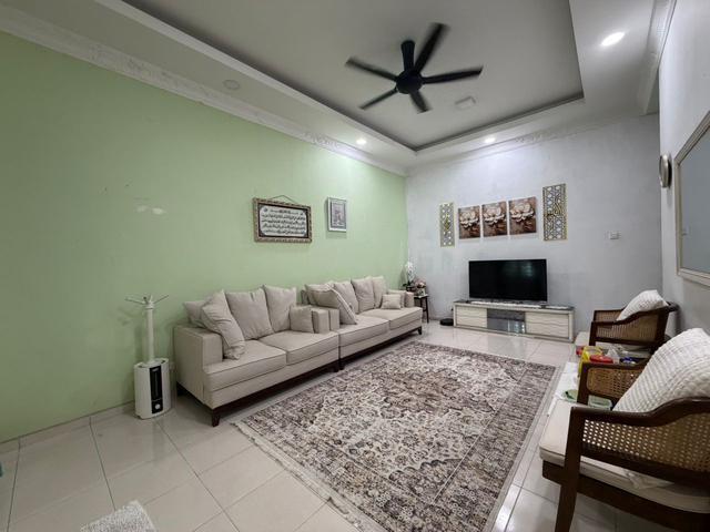 Terraced House for sale in Malaka