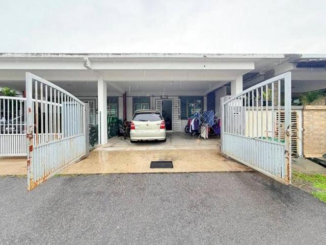 Terraced House for sale in Malaka