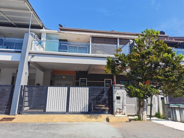 Terraced House for sale in Malaka