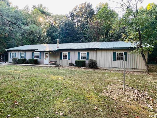 House for sale in Stonefort, Illinois