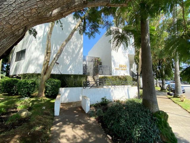 Apartment for rent in Canoga Park, California