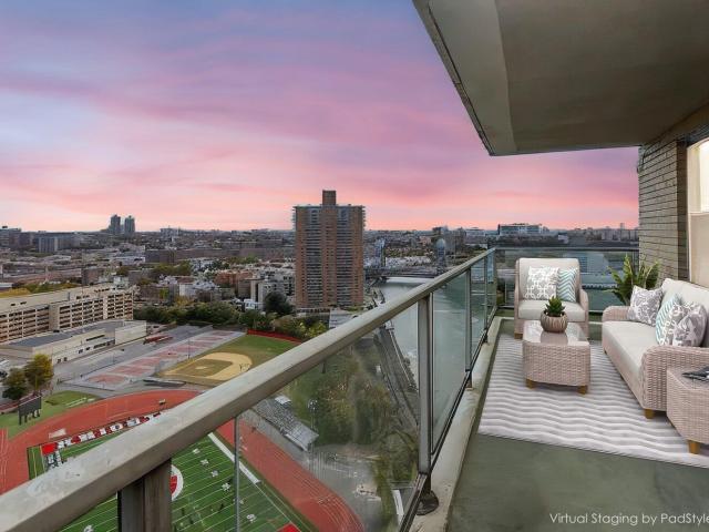 House for sale in The Bronx, Arverne