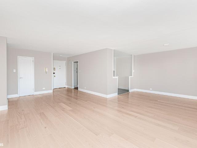 Property for sale in The Bronx, Arverne