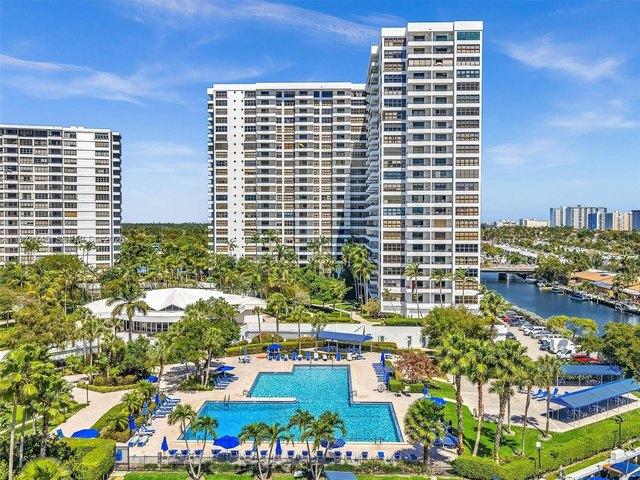 Condo for sale in Hallandale, Florida