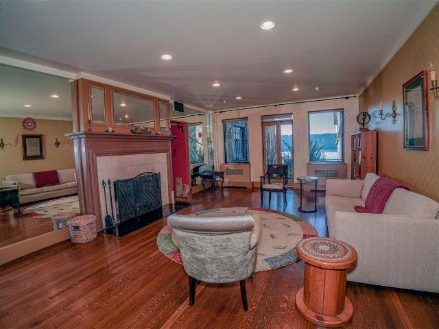 Property for sale in The Bronx, Arverne