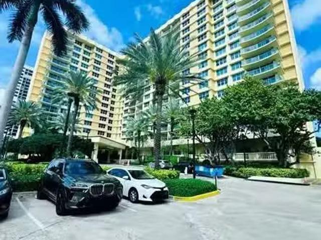 Condo for rent in Hollywood