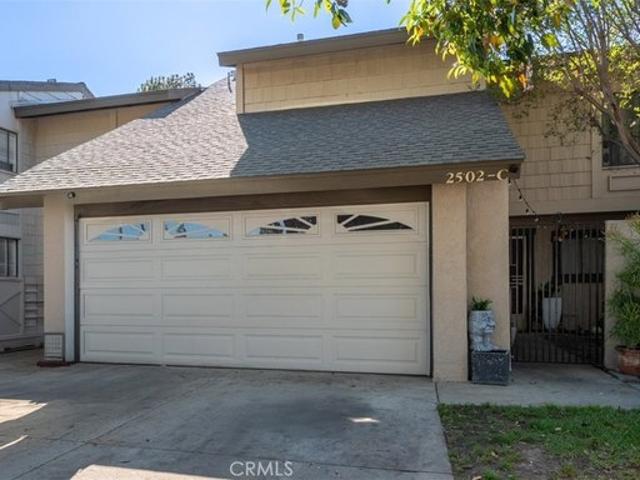 Townhouse for sale in Santa Ana, California