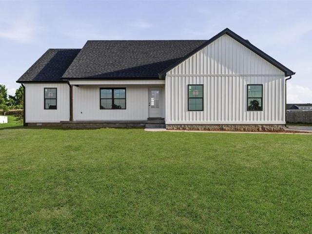 House for sale in Oakland, Kentucky