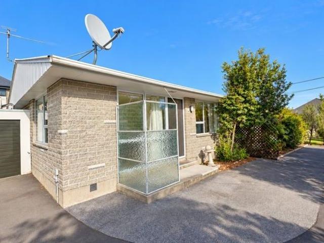 Apartment for rent in Edgeware, Linwood-Central-Heathcote Community