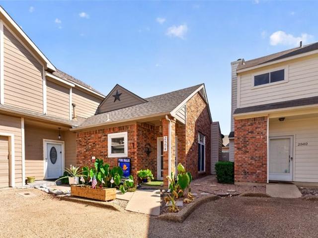 Townhouse for sale in Arlington, Texas