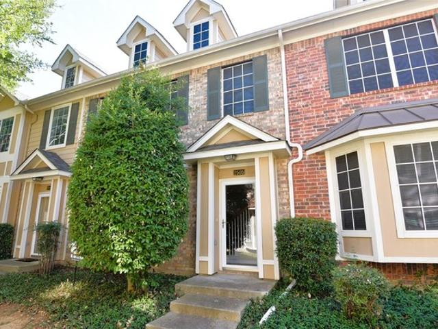 Townhouse for sale in Bedford, Tarrant County